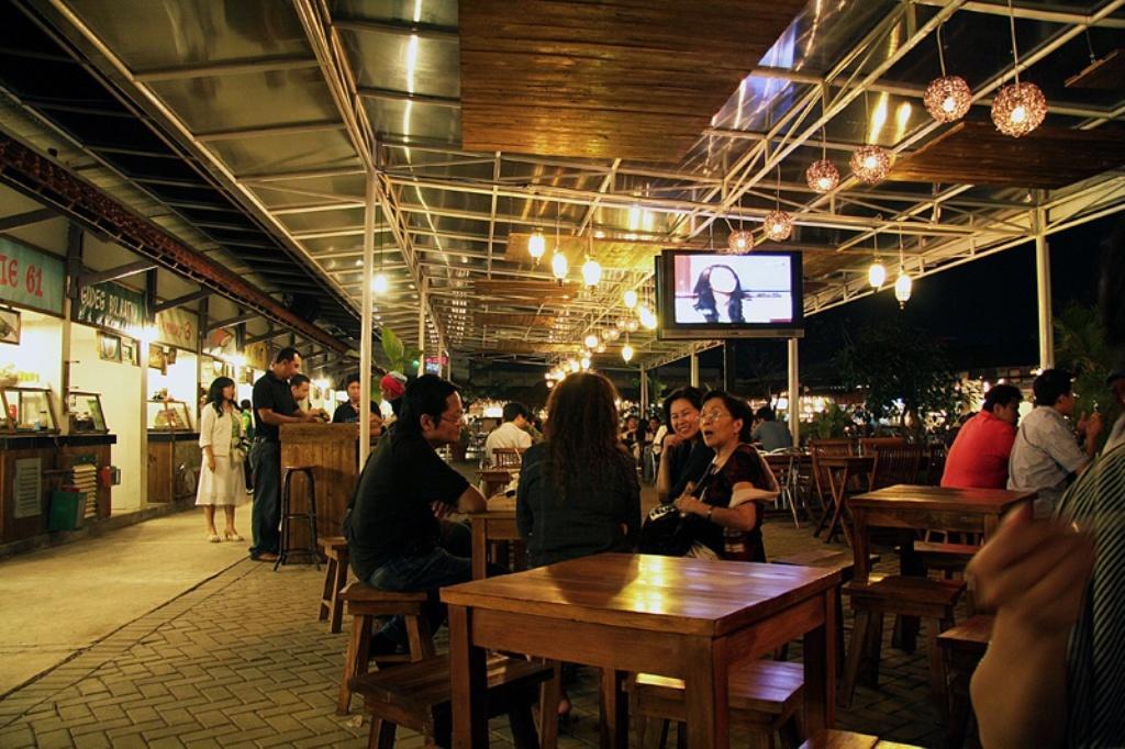 Hyper Inn Bandung Exterior photo