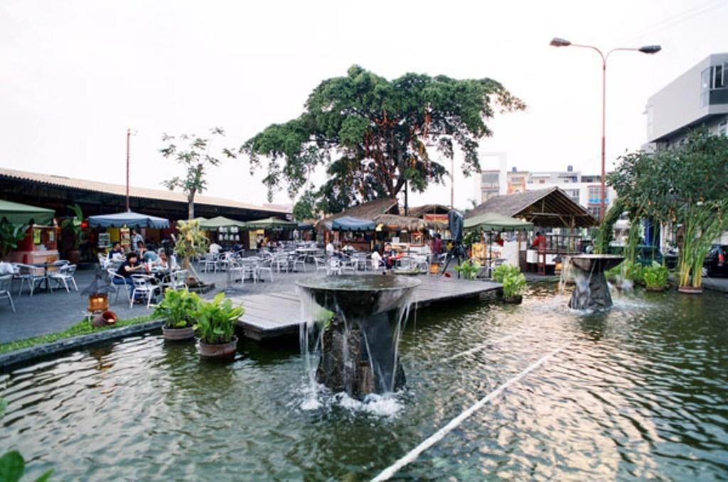Hyper Inn Bandung Exterior photo
